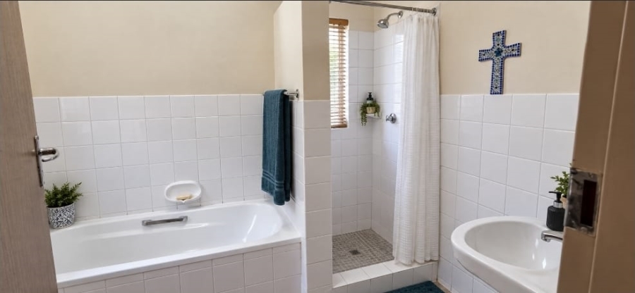 1 Bedroom Property for Sale in Meerhof North West